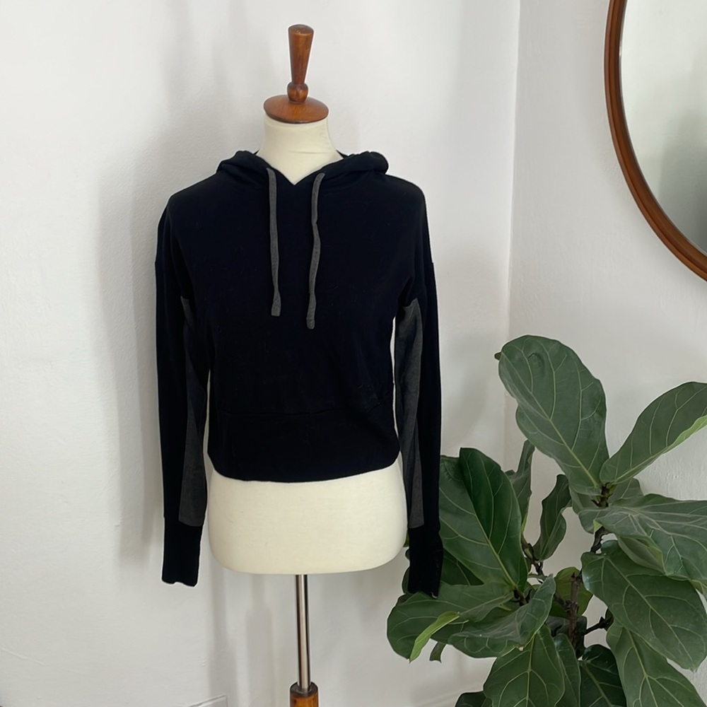 XS Beyond Yoga Cropped Hoodie